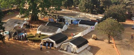 Centre de Traitement Ebola en Guinée forestière Centre de Traitement Ebola en Guinée forestière